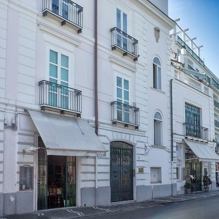 "White Mermaid" - Sorrento Downtown Sea View Apartment Экстерьер фото