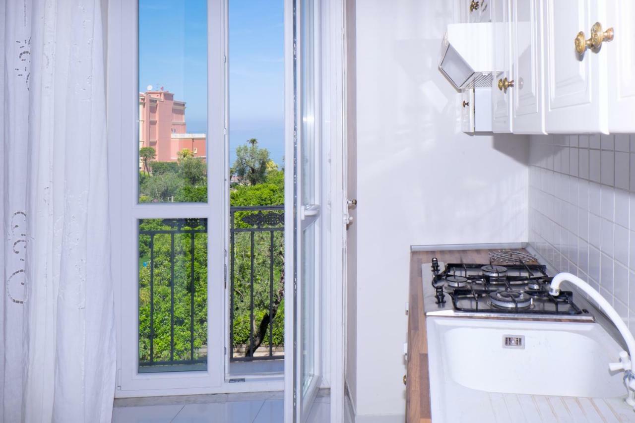 "White Mermaid" - Sorrento Downtown Sea View Apartment Экстерьер фото